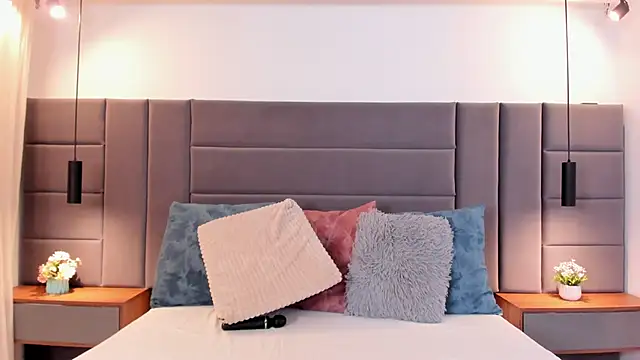 KaraWatson online show from 02.18.26