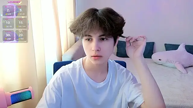 Snapshot of _LukaHayes_ chatting on 02.22.26 LukaHayes online show from 02.22.26