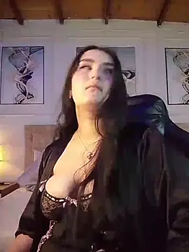 Snapshot of zoe_moon__ chatting on 04.19.26 zoe moon online show from 04.19.26