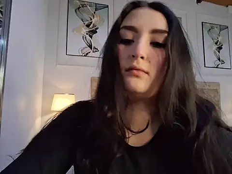 Snapshot of zoe_moon__ chatting on 05.13.26 zoe moon online show from 05.13.26