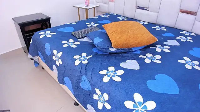 Zoe  smiith online show from 02.28.26