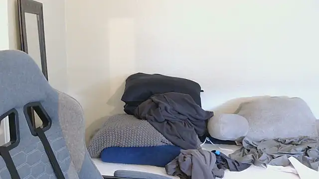 Snapshot of nigeleros chatting on 02.19.26 nigeleros online show from 02.19.26