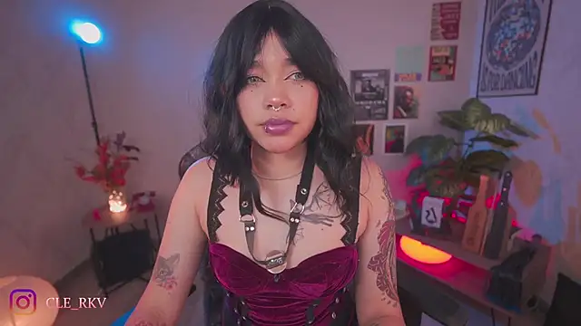 violette clerk1  online show from 04.01.26