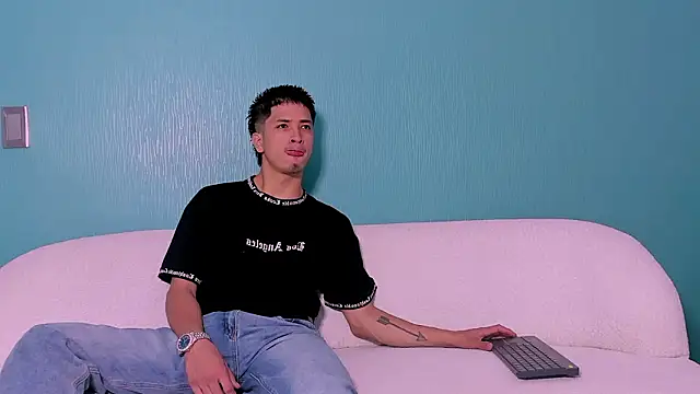 Snapshot of Youdoll_ chatting on 02.19.26 Youdoll online show from 02.19.26