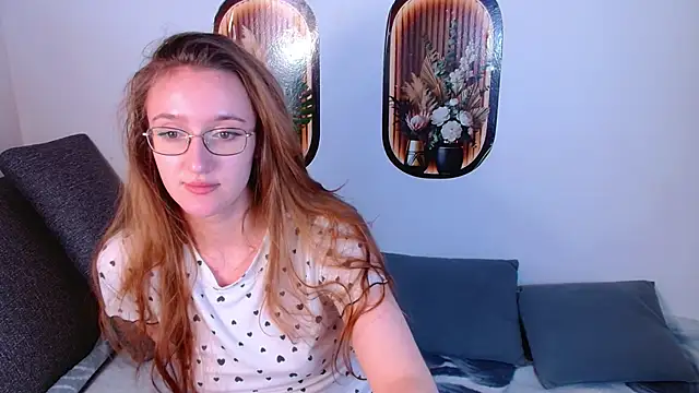 Snapshot of miay_here_ chatting on 04.21.26 miay here online show from 04.21.26