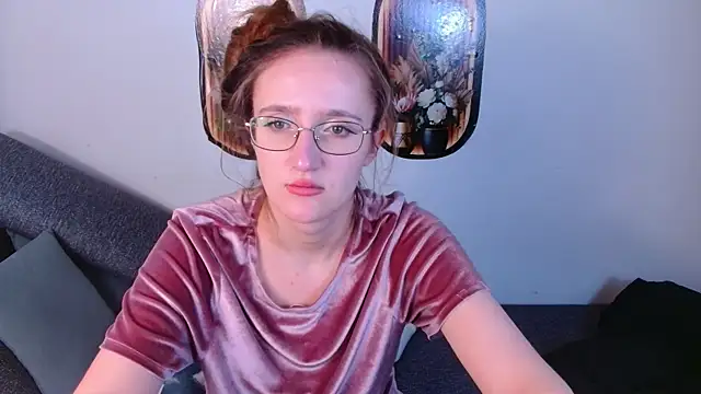 Snapshot of miay_here_ chatting on 05.14.26 miay here online show from 05.14.26