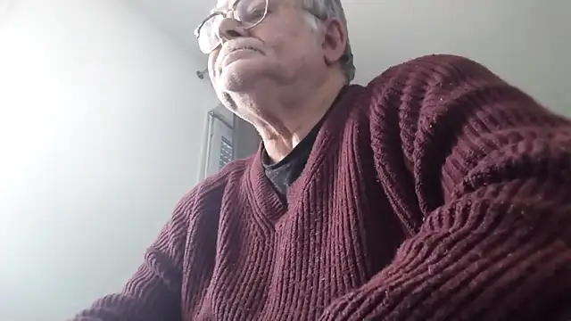 Snapshot of Vieux_pervert chatting on 02.27.26 Vieux pervert online show from 02.27.26