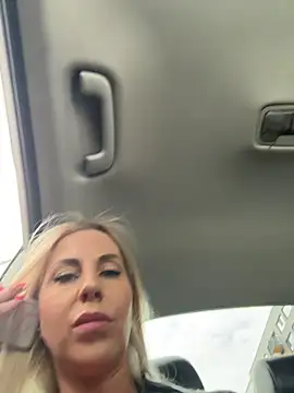 Snapshot of LisaMurr chatting on 04.23.26 LisaMurr online show from 04.23.26