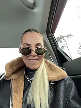 Snapshot of LisaMurr chatting on 04.28.26 LisaMurr online show from 04.28.26