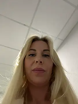 Snapshot of LisaMurr chatting on 06.01.26 LisaMurr online show from 06.01.26