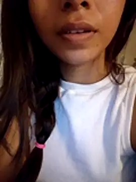 Snapshot of cute_girl_29 chatting on 08.06.26 cute girl 29 online show from 08.06.26