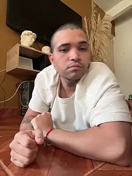 Snapshot of Simone026 chatting on 02.25.26 Simone026 online show from 02.25.26