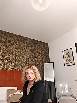 Snapshot of LaireeFelini chatting on 02.24.26 LaireeFelini online show from 02.24.26