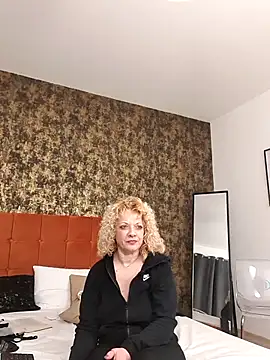 Snapshot of LaireeFelini chatting on 02.27.26 LaireeFelini online show from 02.27.26