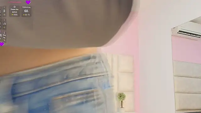 Snapshot of Liia_Collins chatting on 05.26.26 Liia Collins online show from 05.26.26