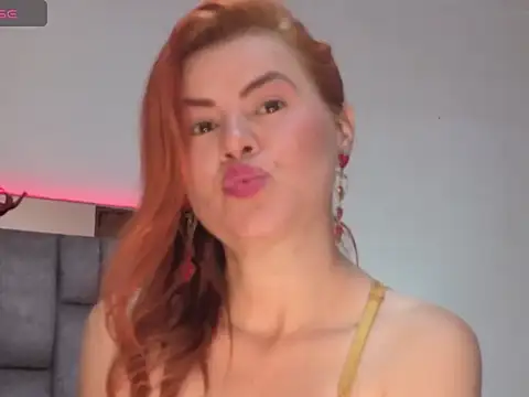 Snapshot of Xiomara-Suarez01 chatting on 04.22.26 Xiomara-Suarez01 online show from 04.22.26