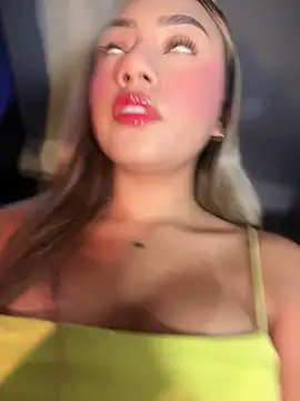 Snapshot of Dulce_Sofi_ chatting on 04.13.26 Dulce Sofi online show from 04.13.26