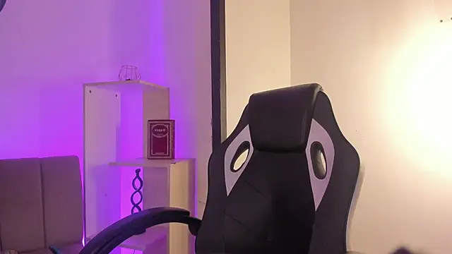 Snapshot of MelLove_ chatting on 02.26.26 MelLove online show from 02.26.26