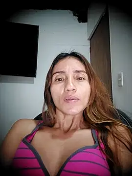 Snapshot of isaa- chatting on 04.29.26 isaa- online show from 04.29.26