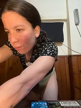 Snapshot of Melu12 chatting on 07.14.26 Melu12 online show from 07.14.26