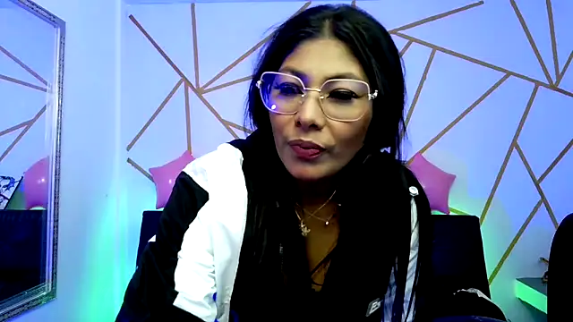 Snapshot of yvanna__smith chatting on 02.19.26 yvanna smith online show from 02.19.26