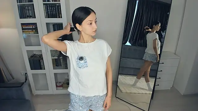 Snapshot of littleevilon chatting on 02.20.26 littleevilon online show from 02.20.26