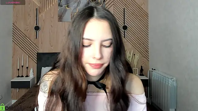 Snapshot of elise_robbie chatting on 02.26.26 elise robbie online show from 02.26.26