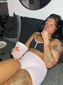 Snapshot of Destinylovex chatting on 03.17.26 Destinylovex online show from 03.17.26