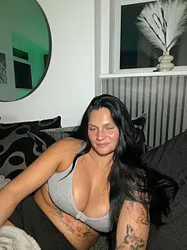 Snapshot of Destinylovex chatting on 04.12.26 Destinylovex online show from 04.12.26