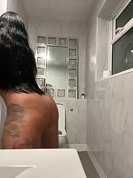 Snapshot of Destinylovex chatting on 04.13.26 Destinylovex online show from 04.13.26