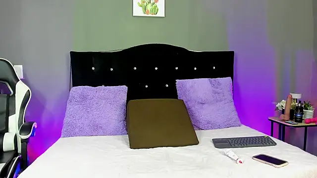 Velvet Rebel15 online show from 04.28.26