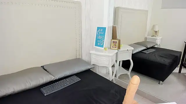 Snapshot of FernandaAvilax chatting on 05.27.26 FernandaAvilax online show from 05.27.26