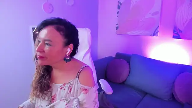 Snapshot of Ivonne_4 chatting on 04.19.26 Ivonne 4 online show from 04.19.26