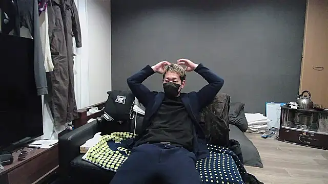 Snapshot of ryuaaaaa chatting on 04.22.26 ryuaaaaa online show from 04.22.26