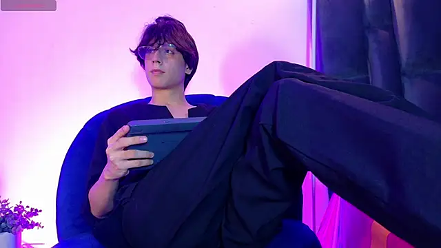 lui x dust online show from 04.17.26