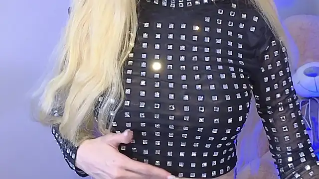 Snapshot of KarmaArms chatting on 03.03.26 KarmaArms online show from 03.03.26