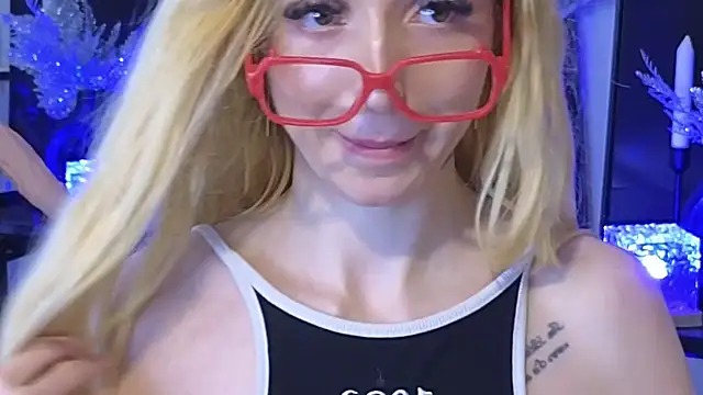 Snapshot of KarmaArms chatting on 03.21.26 KarmaArms online show from 03.21.26