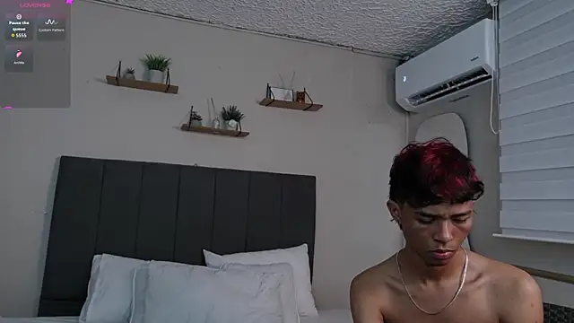 Snapshot of Little_Twink19x chatting on 02.21.26 Little Twink19x online show from 02.21.26