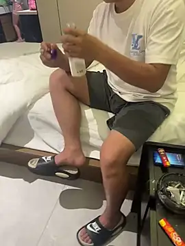 zhuendong000001 online show from 04.19.26