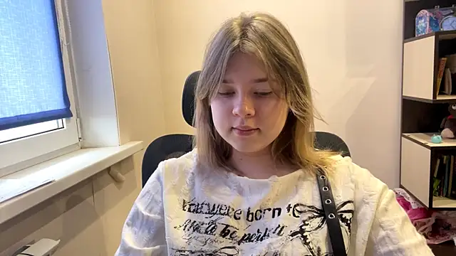 TomikoPfau online show from 04.12.26