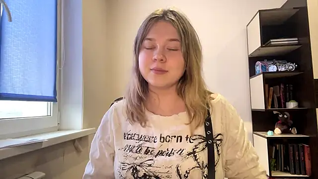 TomikoPfau online show from 04.13.26