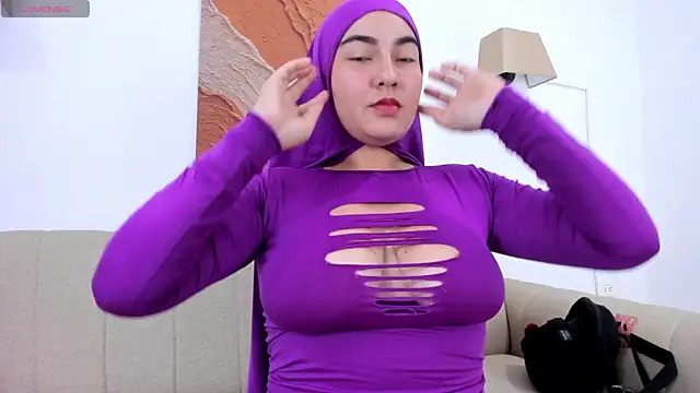 Snapshot of Malika_Noor chatting on 04.10.26 Malika Noor online show from 04.10.26