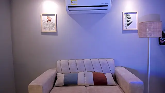 Snapshot of enma_glas chatting on 04.27.26 enma glas online show from 04.27.26