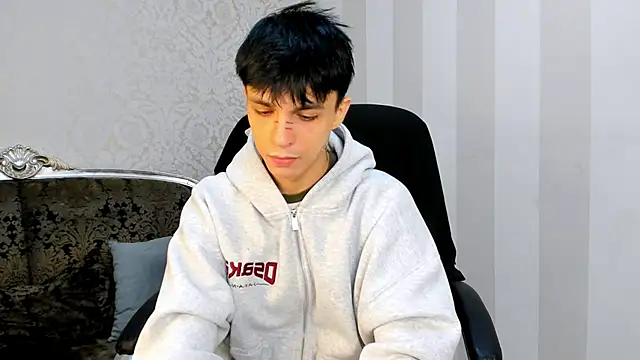 Snapshot of ClarkBev chatting on 03.03.26 ClarkBev online show from 03.03.26