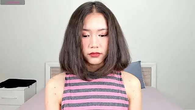 Snapshot of Kiraeko chatting on 04.25.26 Kiraeko online show from 04.25.26
