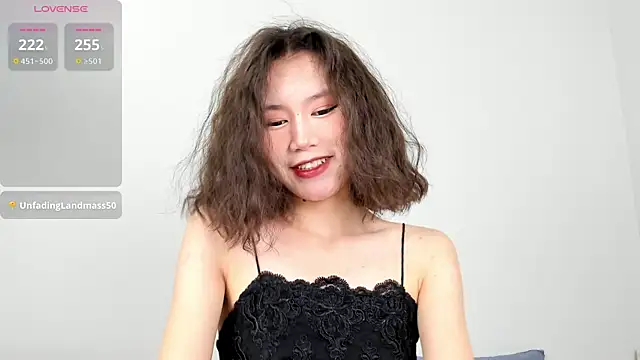 Snapshot of Kiraeko chatting on 05.20.26 Kiraeko online show from 05.20.26