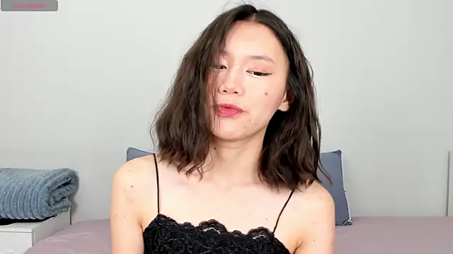 Snapshot of Kiraeko chatting on 05.26.26 Kiraeko online show from 05.26.26