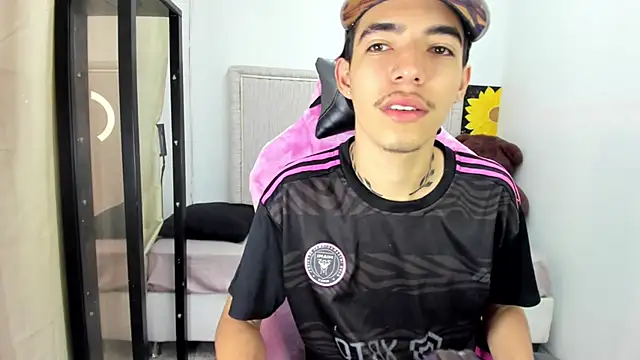 Snapshot of Bad_bunnyy_ chatting on 03.12.26 Bad bunnyy online show from 03.12.26