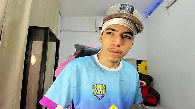 Snapshot of Bad_bunnyy_ chatting on 03.16.26 Bad bunnyy online show from 03.16.26