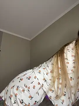 Snapshot of EvelynRavenwood chatting on 02.25.26 EvelynRavenwood online show from 02.25.26